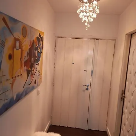 Homestay Parisian Sparkle Retreat