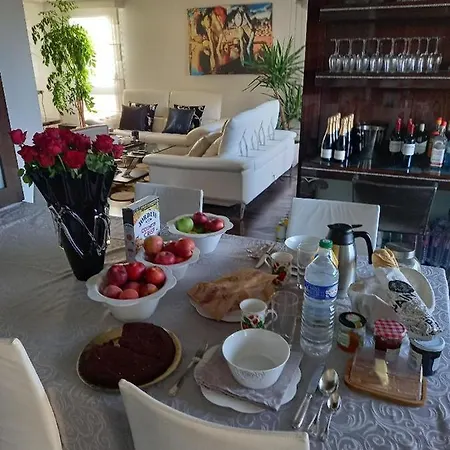 Homestay Parisian Sparkle Retreat *