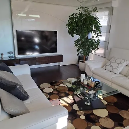 Homestay Parisian Sparkle Retreat
